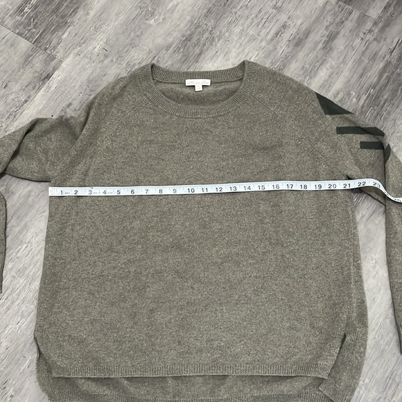 Minnie Rose Green 100% Cashmere Sweater with Sleeve Graphic Size XS - Picture 5 of 7